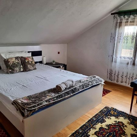 Guesthouse Sobi-Rooms Gradsko ภายนอก รูปภาพ