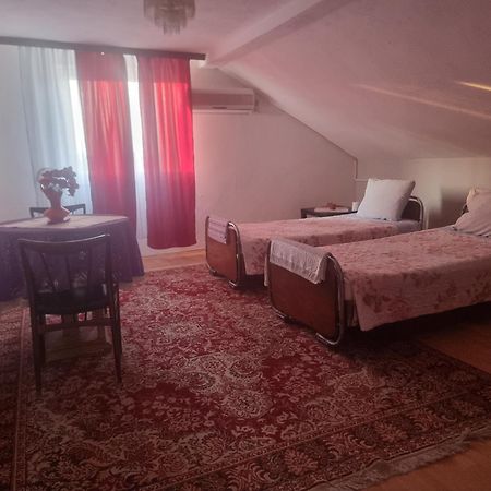 Guesthouse Sobi-Rooms Gradsko ภายนอก รูปภาพ