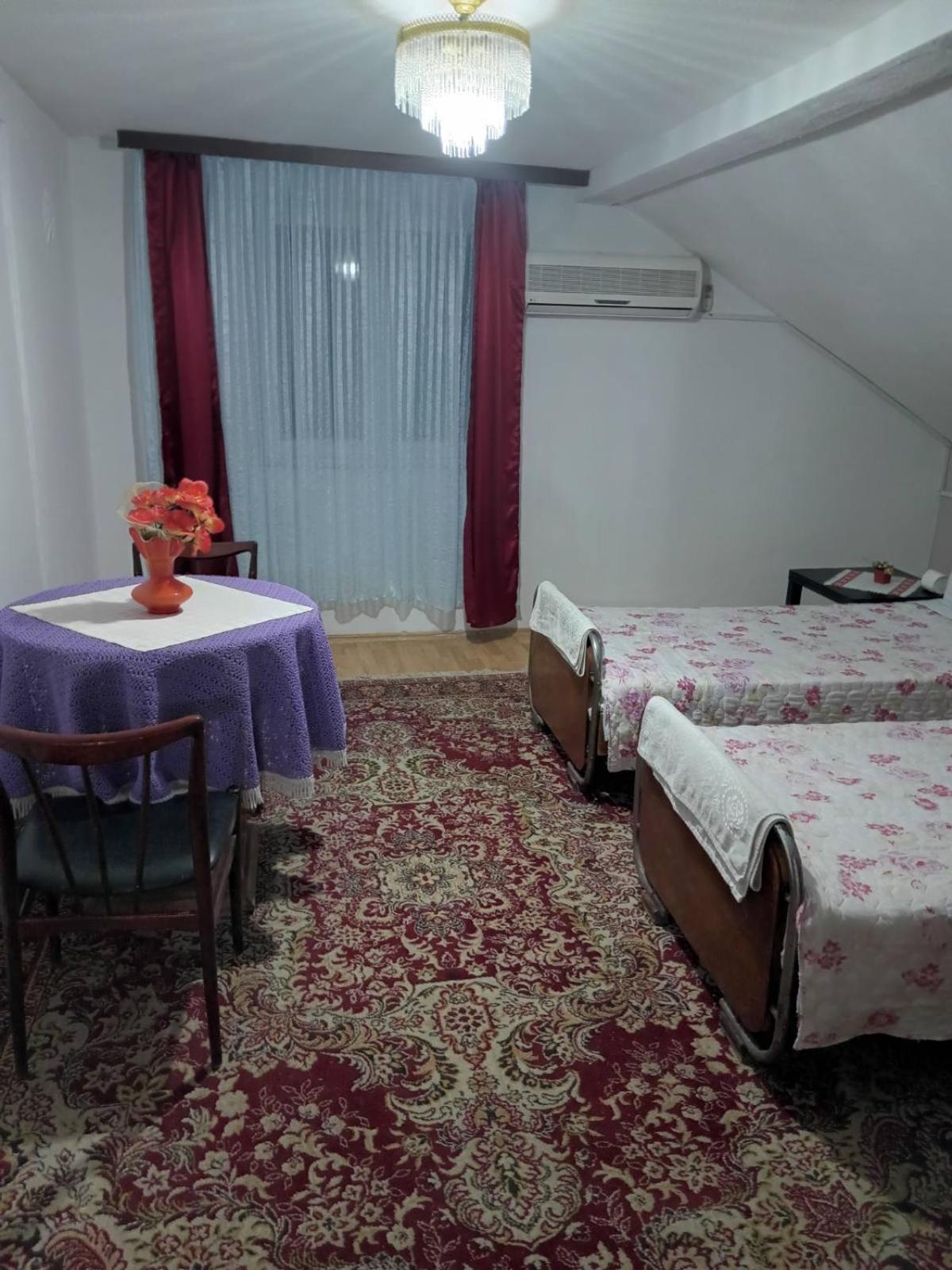 Guesthouse Sobi-Rooms Gradsko ภายนอก รูปภาพ