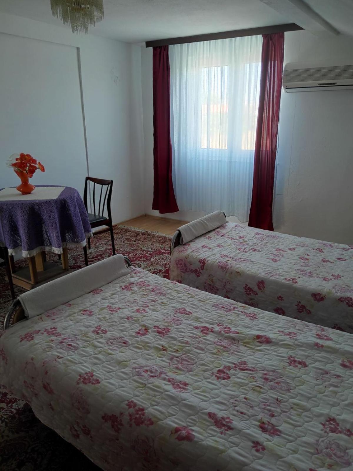 Guesthouse Sobi-Rooms Gradsko ภายนอก รูปภาพ