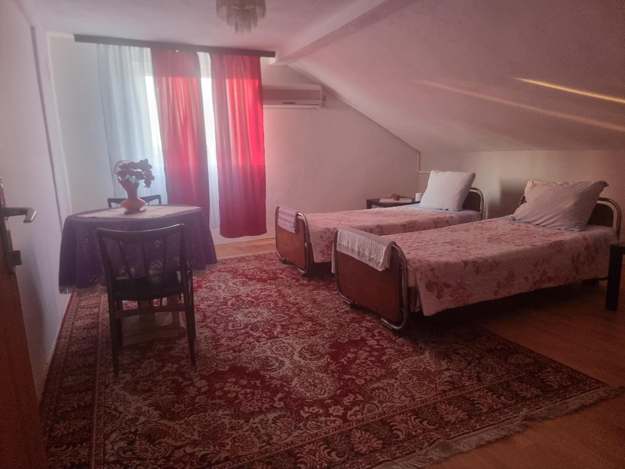 Guesthouse Sobi-Rooms Gradsko ภายนอก รูปภาพ